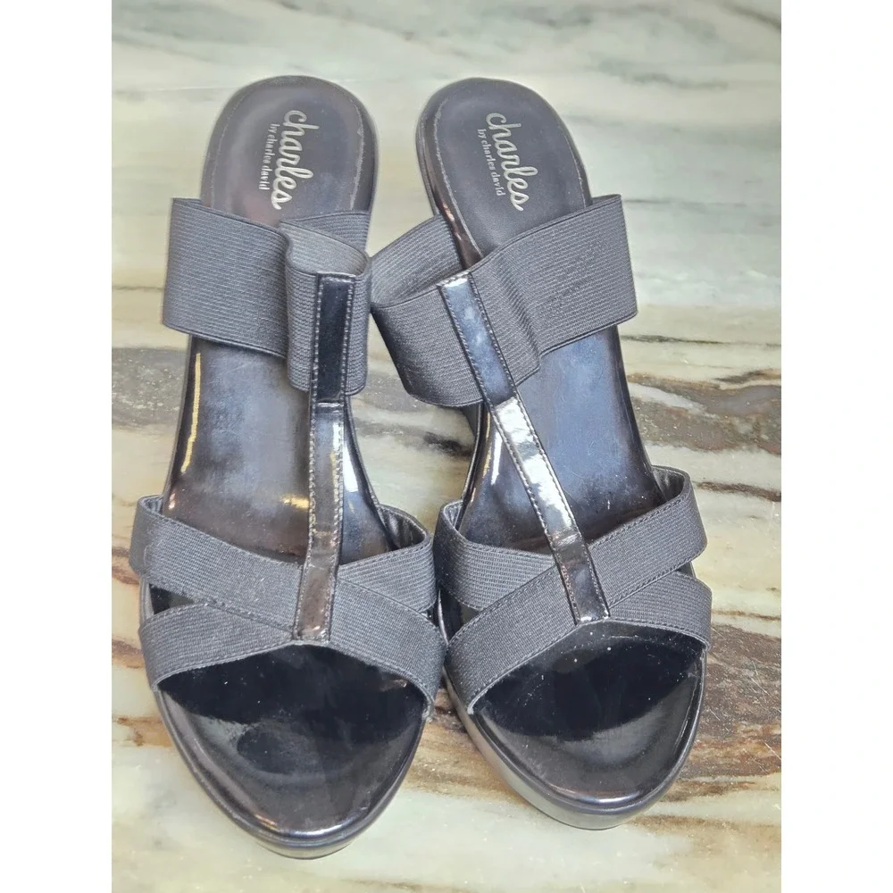 Charles by Charles‎ David Black Elastic Wedge Sandals Size 11M Patent T-Strap